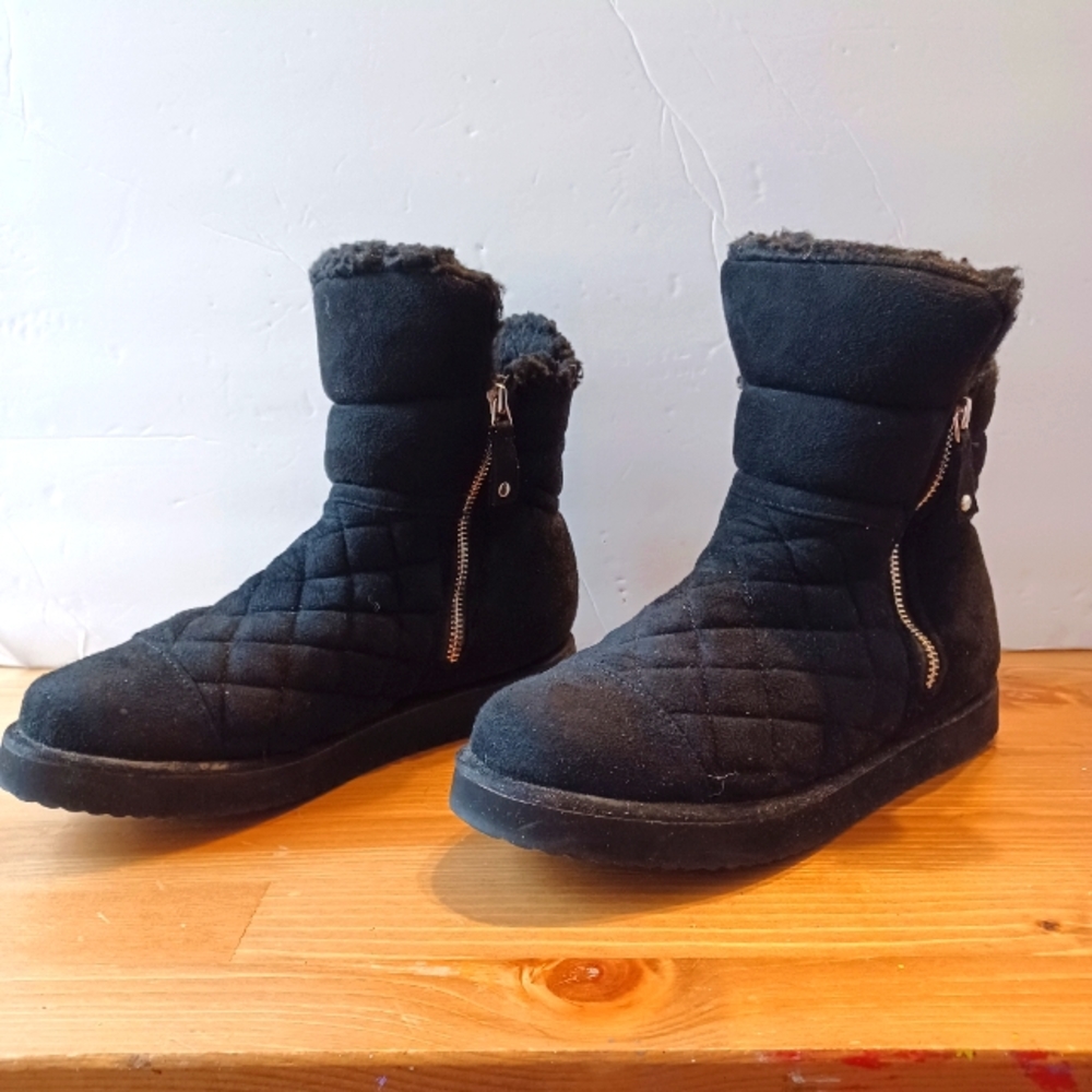 Madden Girl Downwind Women's Puffer Ankle Boots Size 8M Black